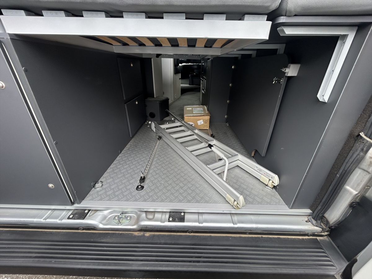 ADRIA TWIN SPORTS 600 SPB 家庭用エアコン装備済、取り回ししやすい600サイズ、4名就寝のポップアップルーフモデルの画像
