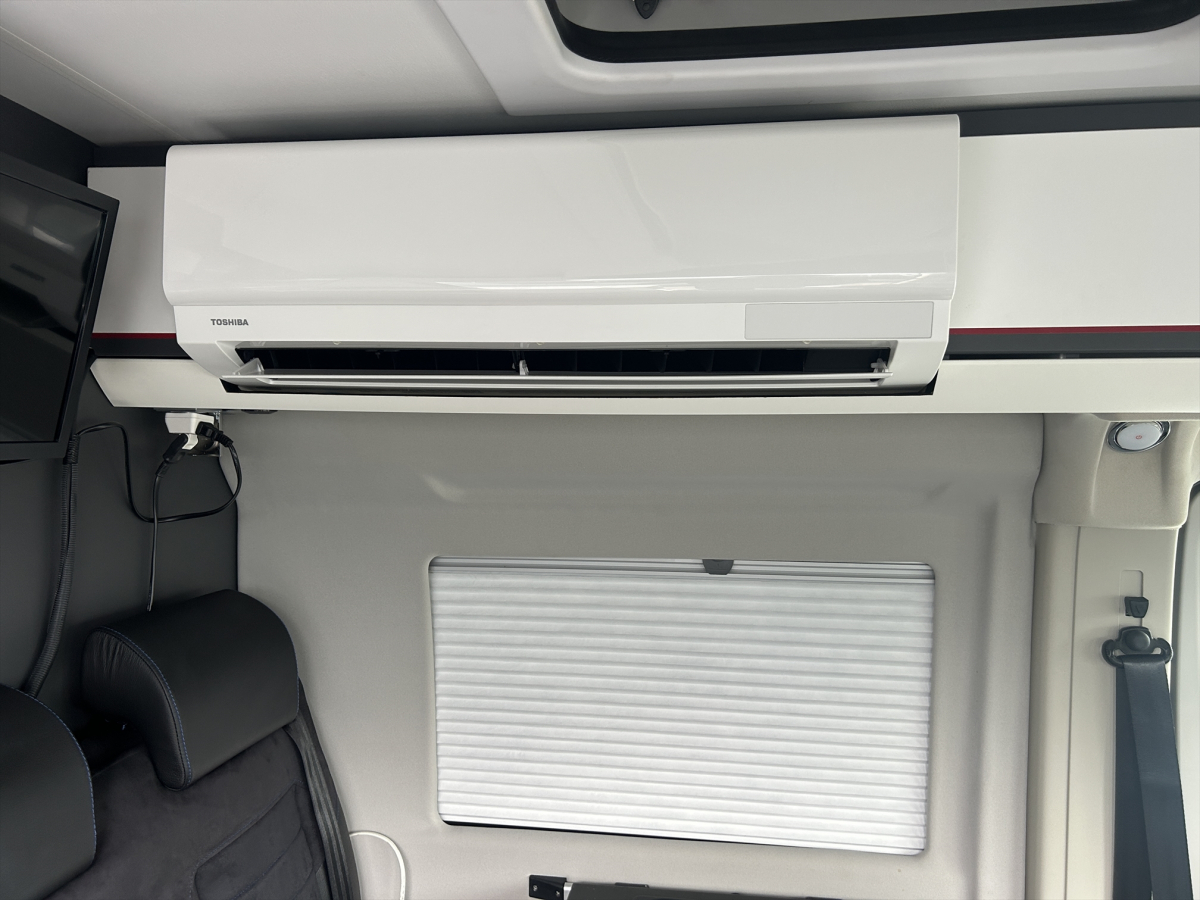 ADRIA TWIN SPORTS 600 SPB 家庭用エアコン装備済、取り回ししやすい600サイズ、4名就寝のポップアップルーフモデルの画像
