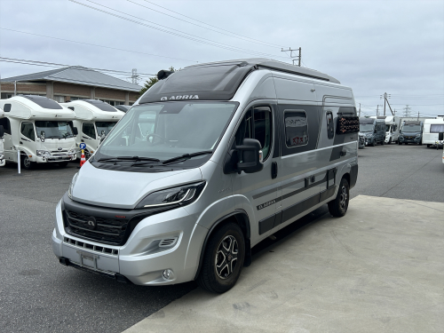 ADRIA TWIN SPORTS 600 SPB 家庭用エアコン装備済、取り回ししやすい600サイズ、4名就寝のポップアップルーフモデルの他画像1枚目
