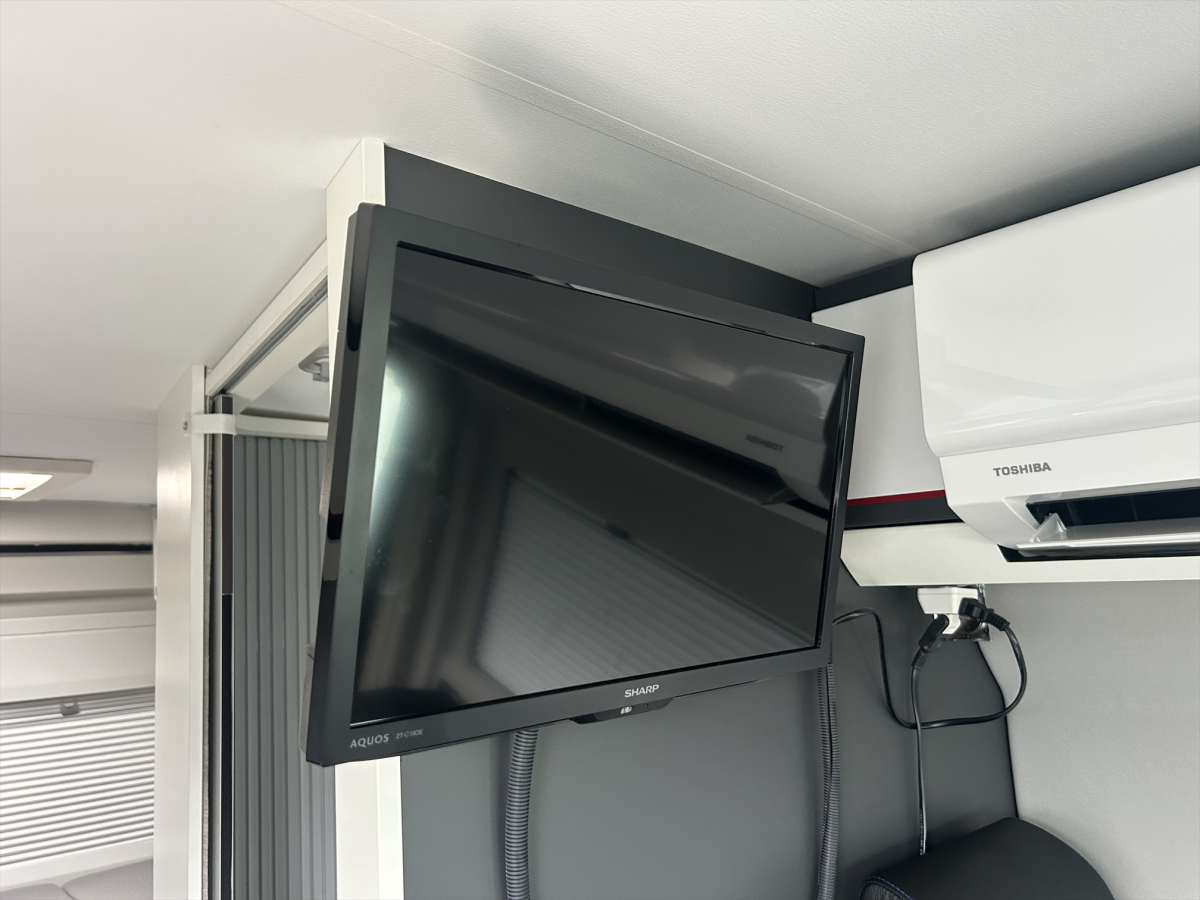 ADRIA TWIN SPORTS 600 SPB 家庭用エアコン装備済、取り回ししやすい600サイズ、4名就寝のポップアップルーフモデルの画像