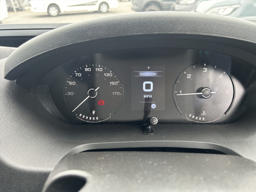 ADRIA TWIN SPORTS 600 SPB 家庭用エアコン装備済、取り回ししやすい600サイズ、4名就寝のポップアップルーフモデルの他画像4枚目