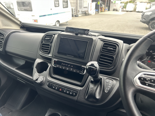 ADRIA TWIN SPORTS 600 SPB 家庭用エアコン装備済、取り回ししやすい600サイズ、4名就寝のポップアップルーフモデルの他画像6枚目