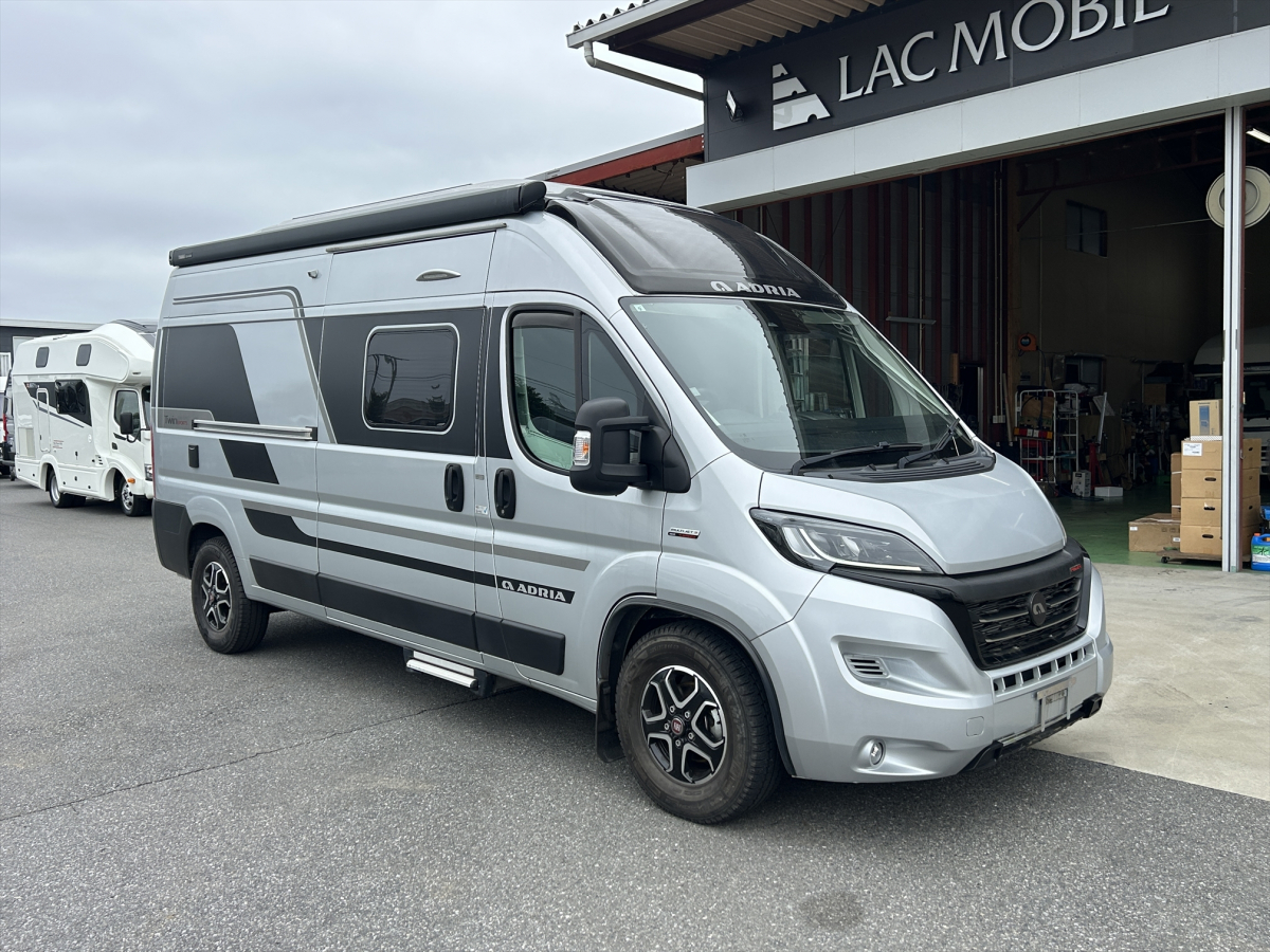 ADRIA TWIN SPORTS 600 SPB 家庭用エアコン装備済、取り回ししやすい600サイズ、4名就寝のポップアップルーフモデルの画像