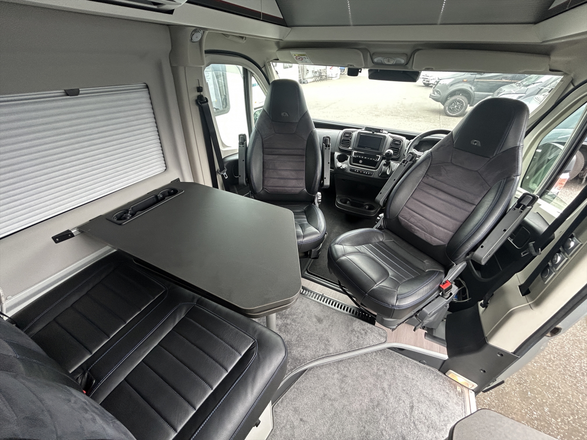 ADRIA TWIN SPORTS 600 SPB 家庭用エアコン装備済、取り回ししやすい600サイズ、4名就寝のポップアップルーフモデルの画像