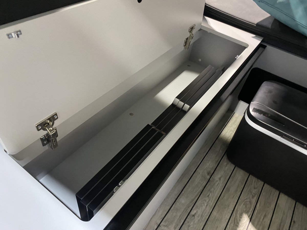 PV5 P パッセンジャー プラス 常識を覆す、未来を走るキャンピングカー Alva P47UDの画像