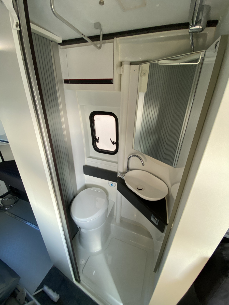 ADRIA TWIN SPORTS 600 SX 2人のロマンから、家族の冒険へ。ポップアップが広げる新しい旅のカタチ。の画像