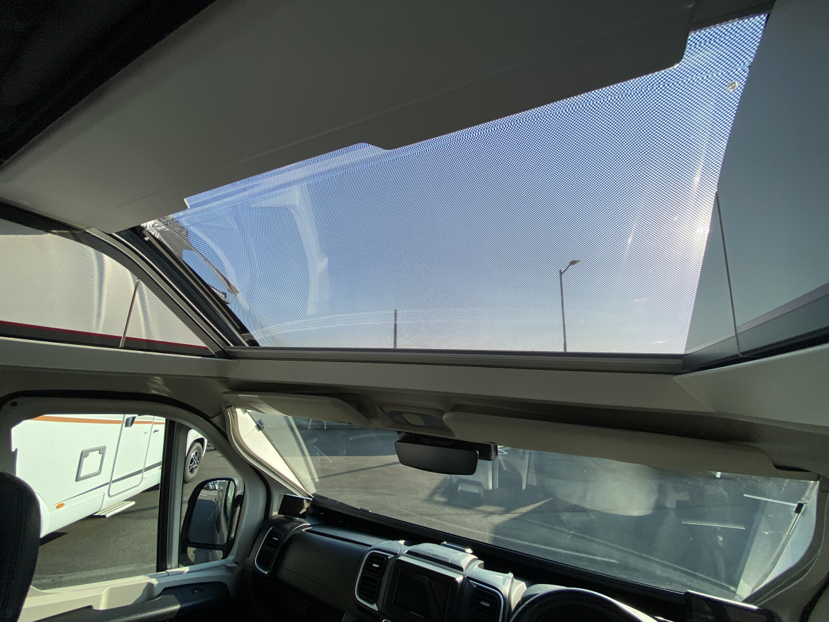 ADRIA TWIN SPORTS 600 SX 2人のロマンから、家族の冒険へ。ポップアップが広げる新しい旅のカタチ。の画像