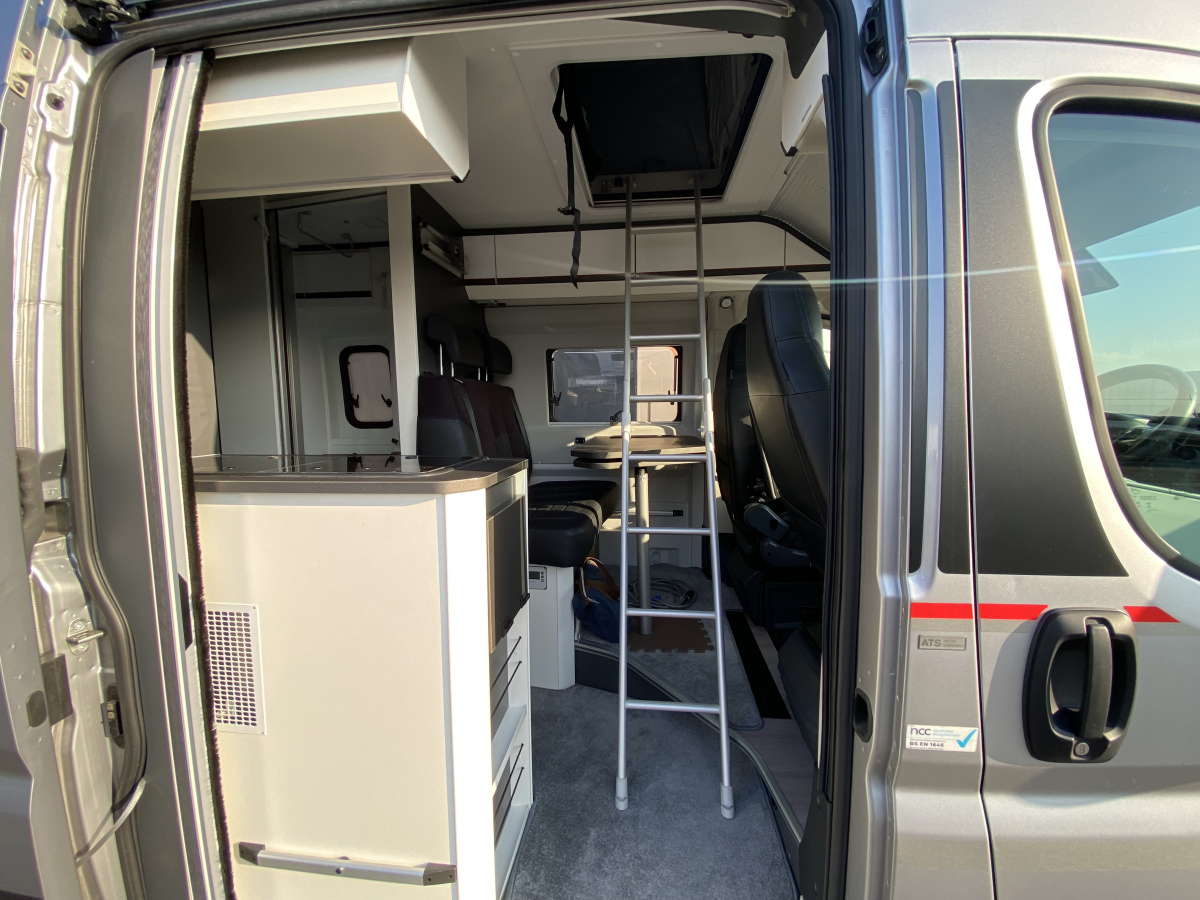 ADRIA TWIN SPORTS 600 SX 2人のロマンから、家族の冒険へ。ポップアップが広げる新しい旅のカタチ。の画像