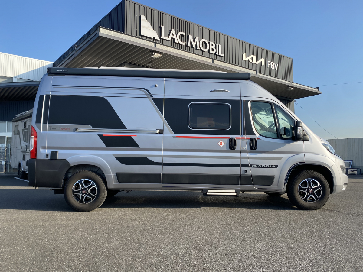ADRIA TWIN SPORTS 600 SX 2人のロマンから、家族の冒険へ。ポップアップが広げる新しい旅のカタチ。の画像