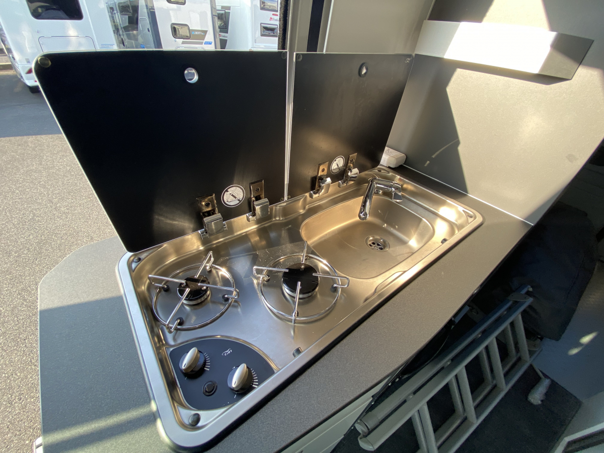 ADRIA TWIN SPORTS 600 SX 2人のロマンから、家族の冒険へ。ポップアップが広げる新しい旅のカタチ。の画像