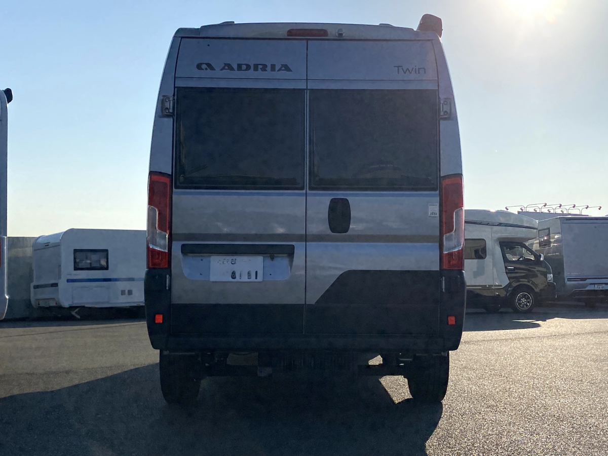 ADRIA TWIN SPORTS 600 SX 2人のロマンから、家族の冒険へ。ポップアップが広げる新しい旅のカタチ。の画像