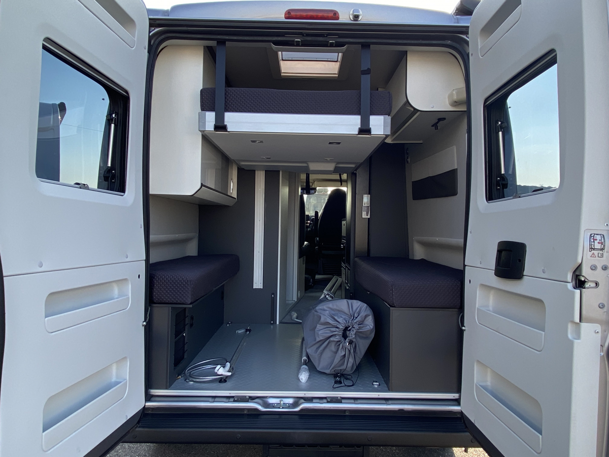 ADRIA TWIN SPORTS 600 SX 2人のロマンから、家族の冒険へ。ポップアップが広げる新しい旅のカタチ。の画像