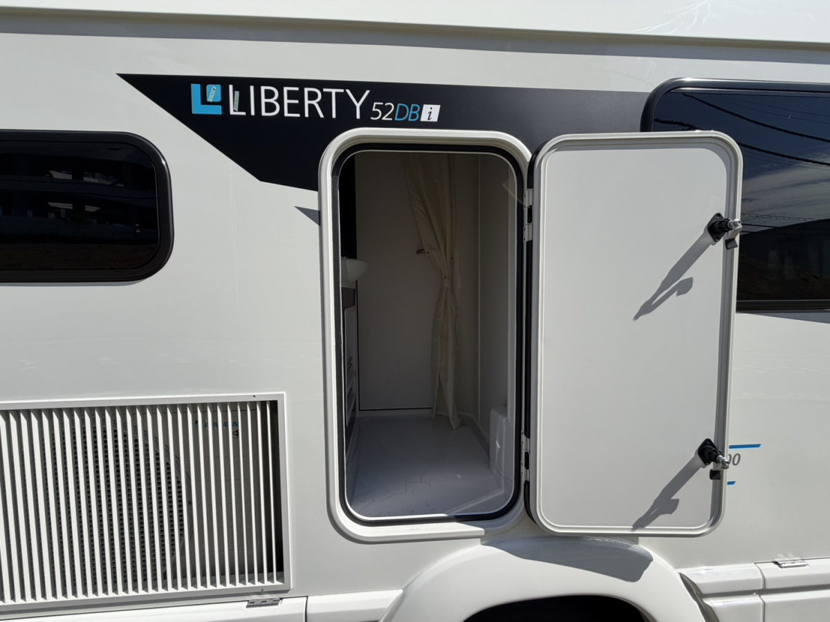 アネックス LIBERTY 52DB i_UltraPower4800 リバティ52DBi　2WD　即納可能　「ファミリー向け定番レイアウト」の画像