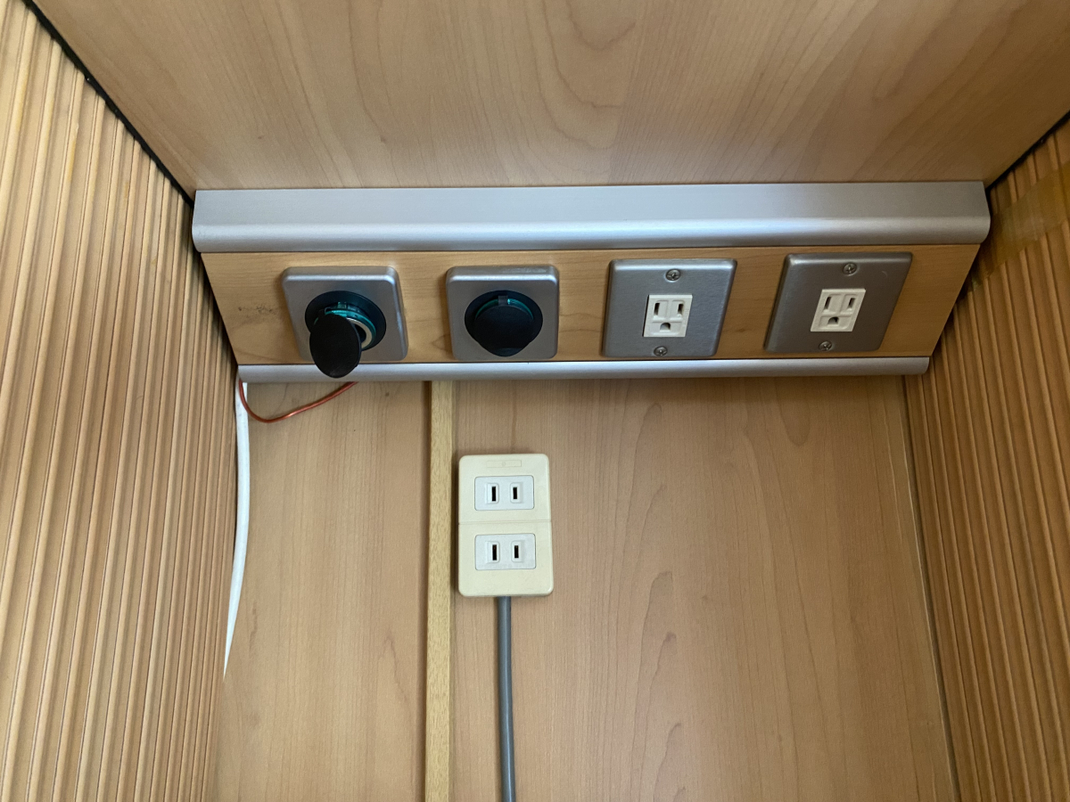 バーストナー  A574-2 オシャレな欧州デザインと広々ダブルフロア、家族の笑顔を乗せる本格モーターホームの画像