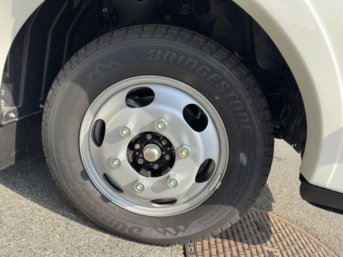 アネックス LIBERTY 52RE i_Extra Power2400 リヤエントランスでダイネットは広々と使えるモデル!ExtraPower2400の画像