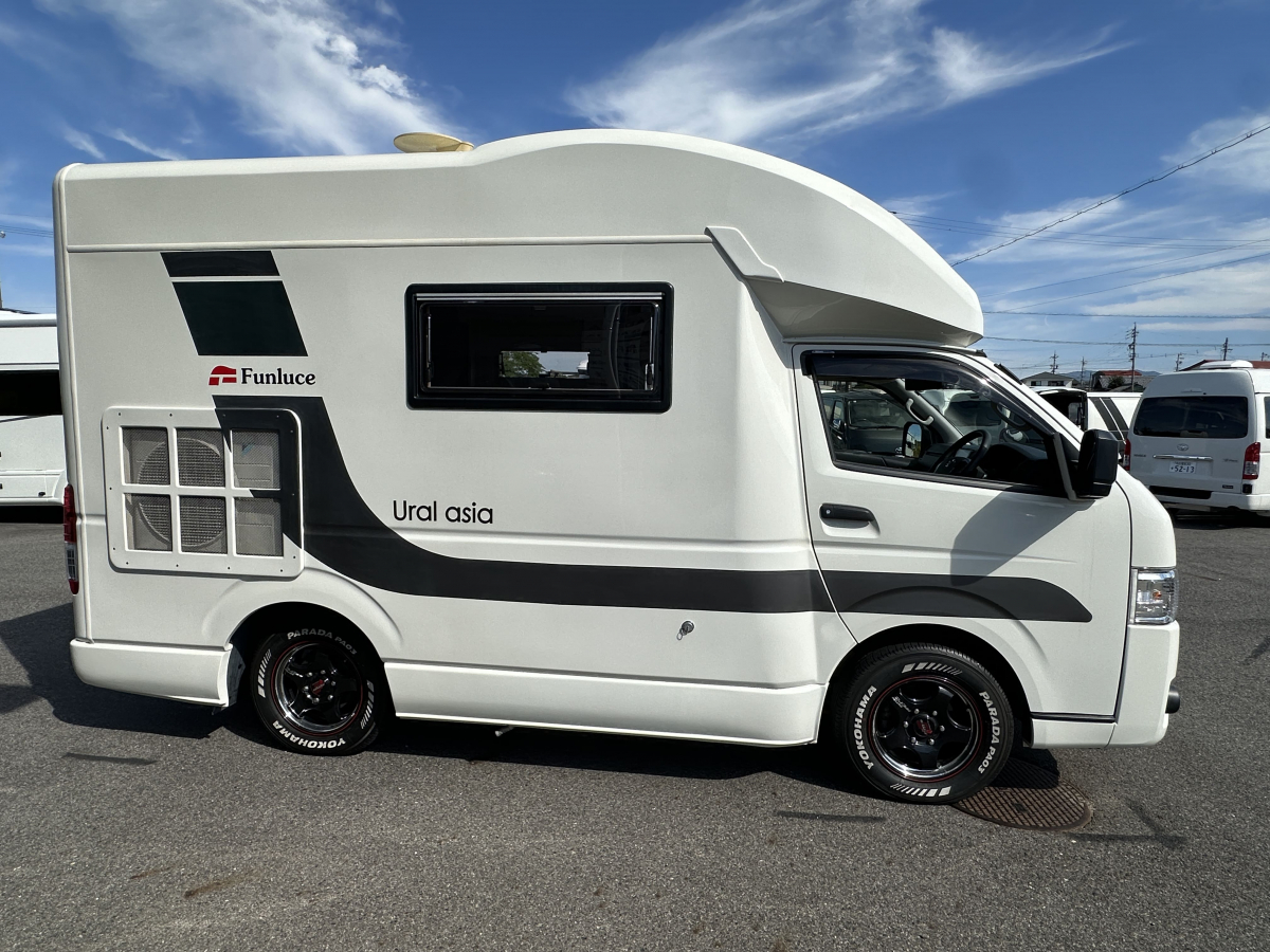 ファンルーチェ ウラル  久々の入庫車　デラックスのディーゼル4WD!　早い者勝ち!!の画像
