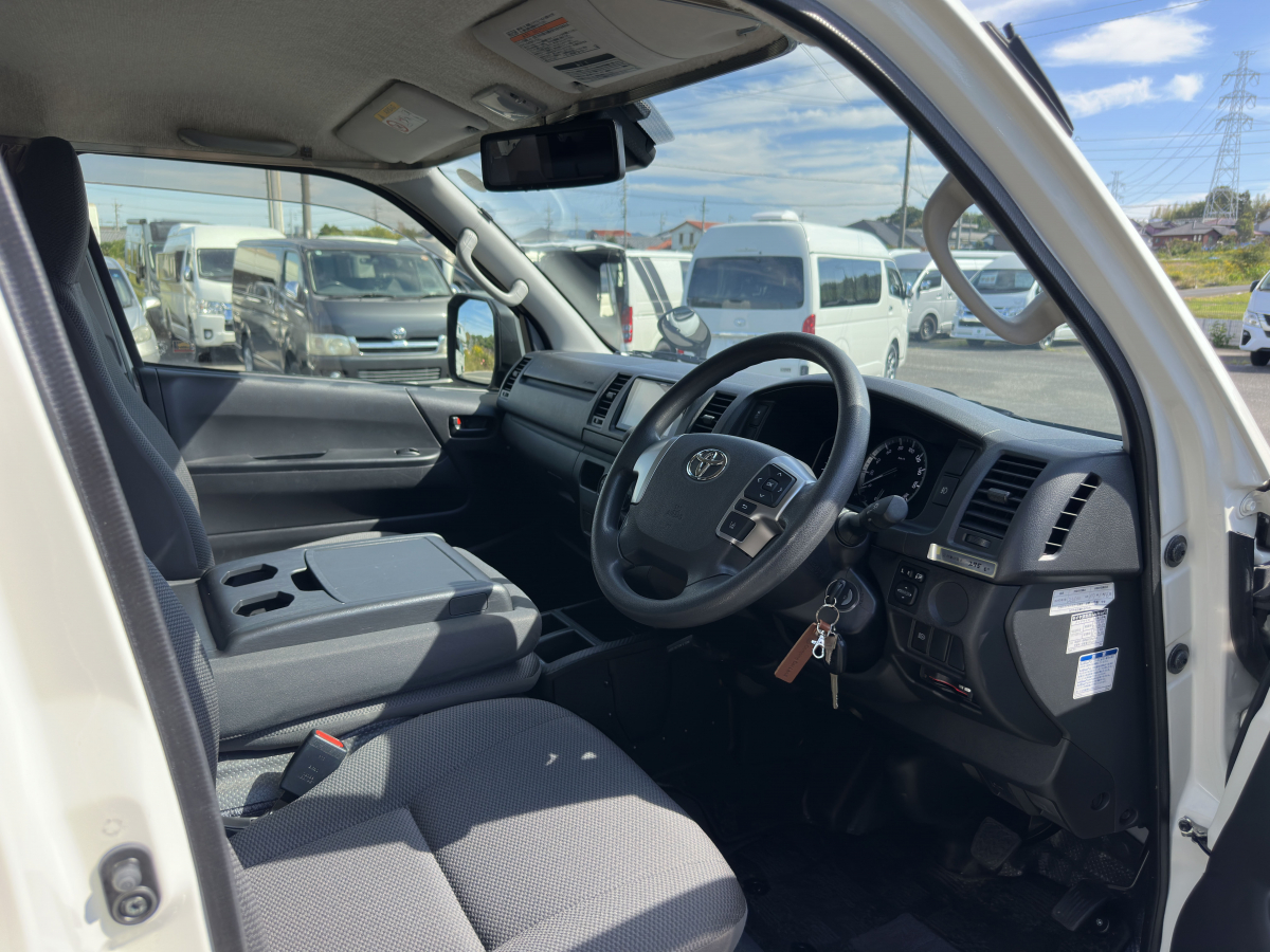 ファンルーチェ ウラル  久々の入庫車　デラックスのディーゼル4WD!　早い者勝ち!!の画像