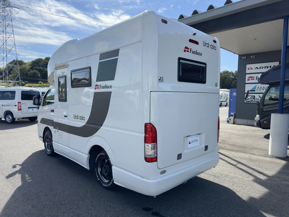 ファンルーチェ ウラル  久々の入庫車　デラックスのディーゼル4WD!　早い者勝ち!!の画像
