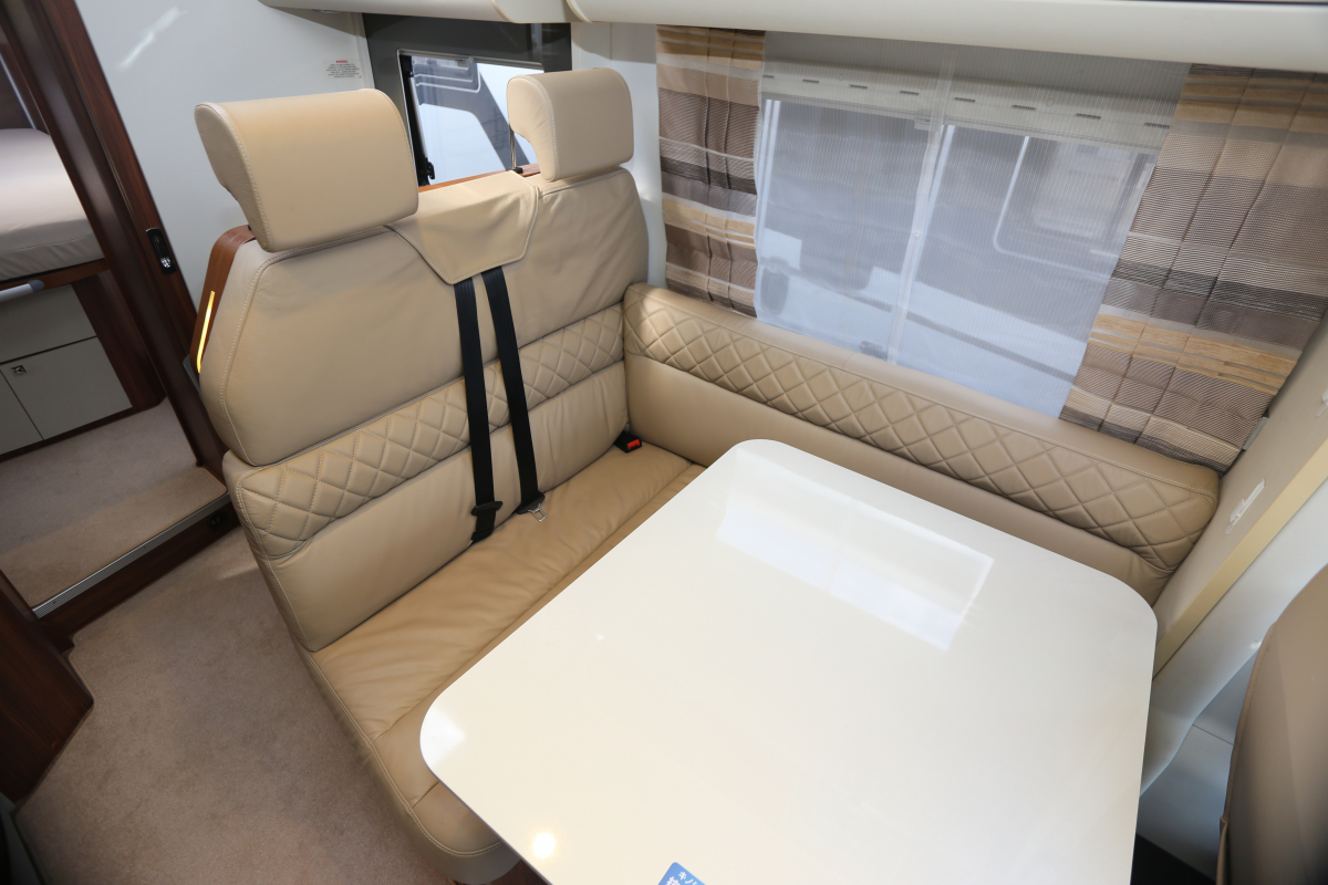 ADRIA MATRIX PLUS 670 SC  低走行中古車　コーティング済の画像