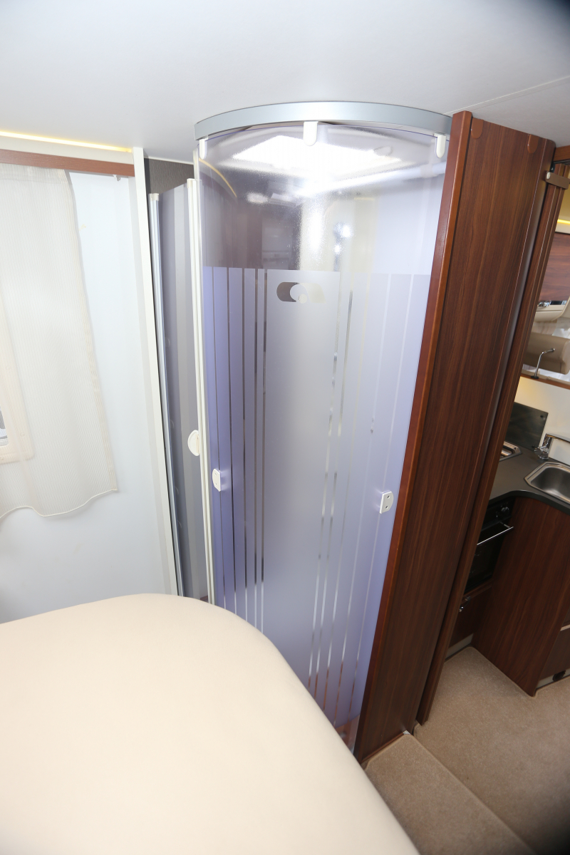 ADRIA MATRIX PLUS 670 SC  低走行中古車　コーティング済の画像