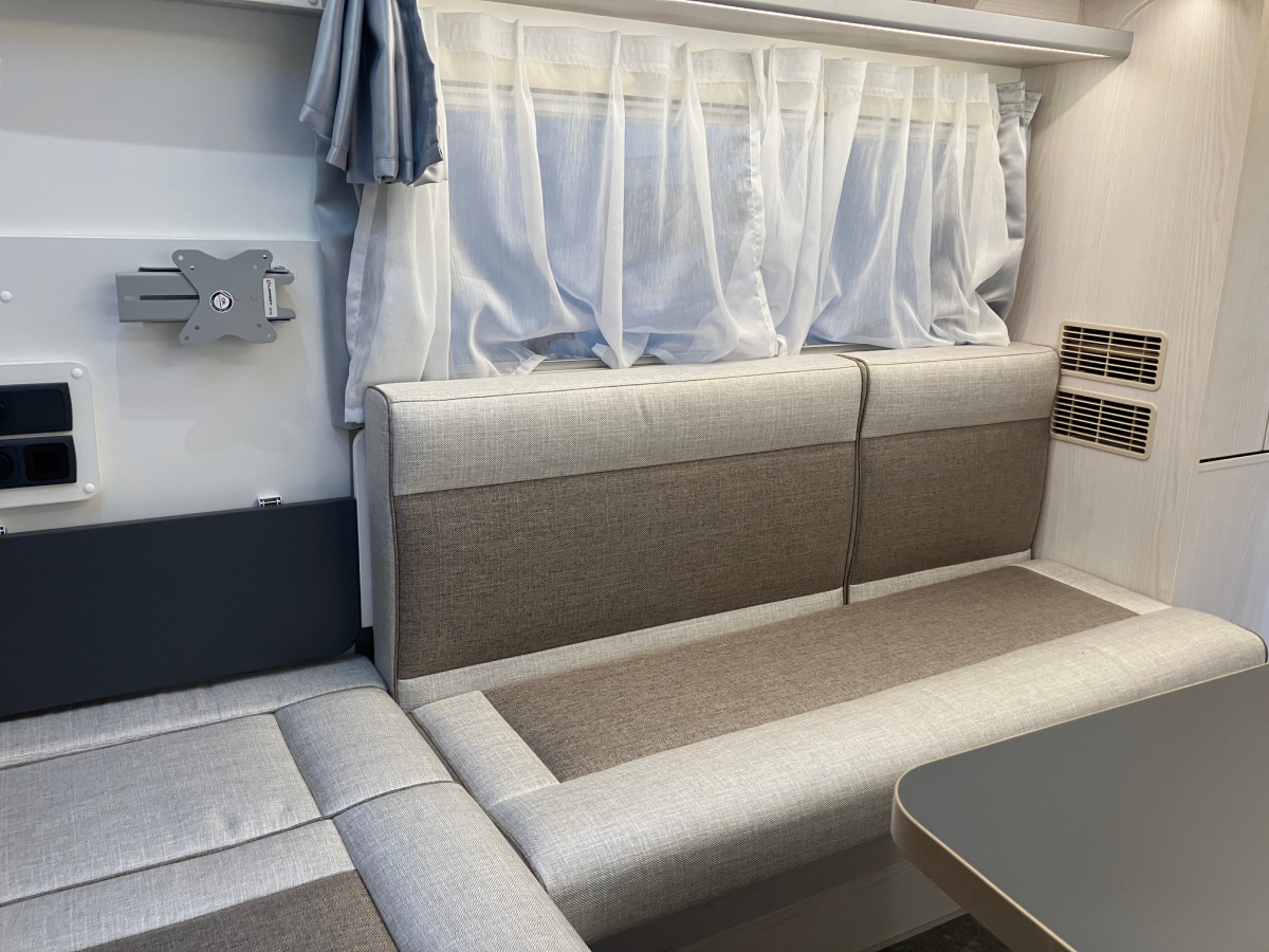 アネックス リバティ 52REi  Extra Power 2400 (TP0045) ワンランク上の空調・電源装備を標準搭載!の画像