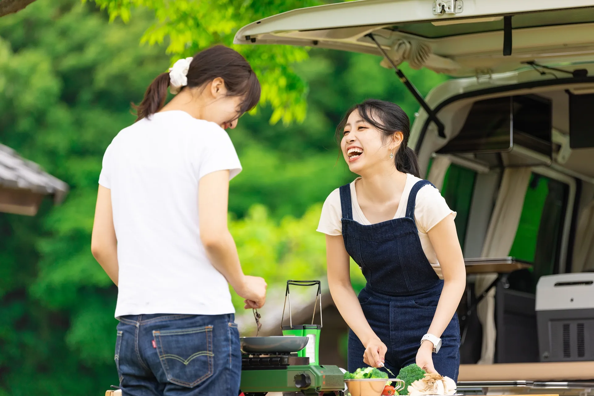 キャンピングカーを二人で使うならおすすめは?夫婦や親子に適した車種を紹介
